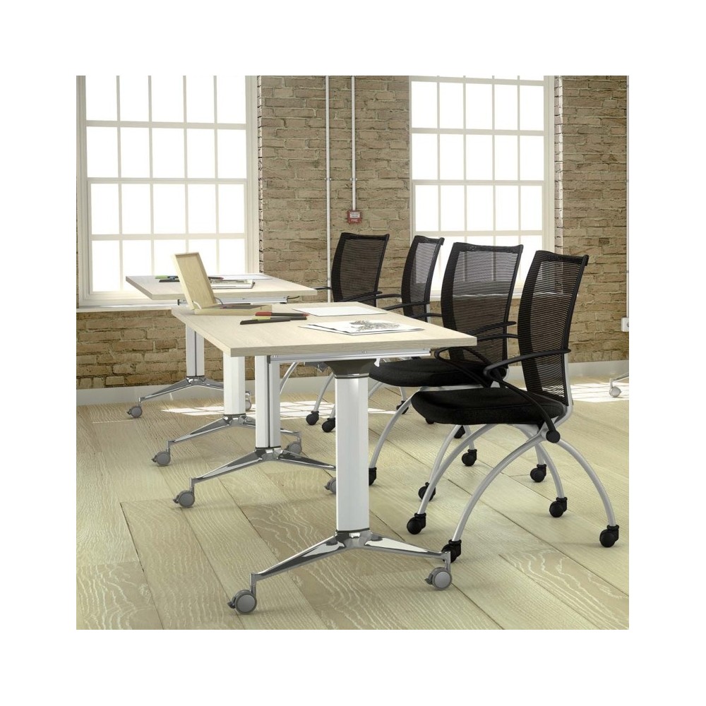 Chaise AUSTRIA et table NET en utilisation