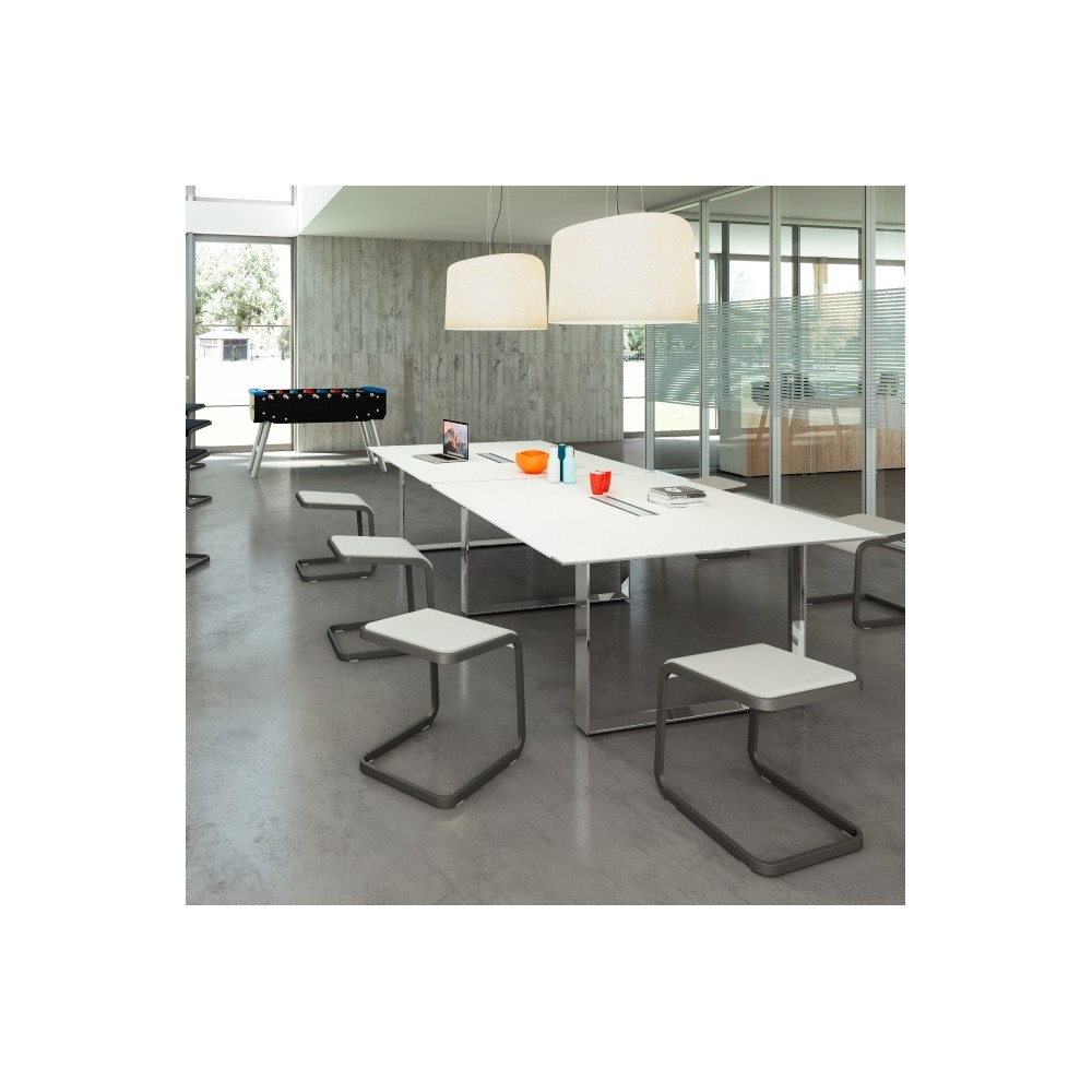 Tabouret design STOOL bas, autour d'une table