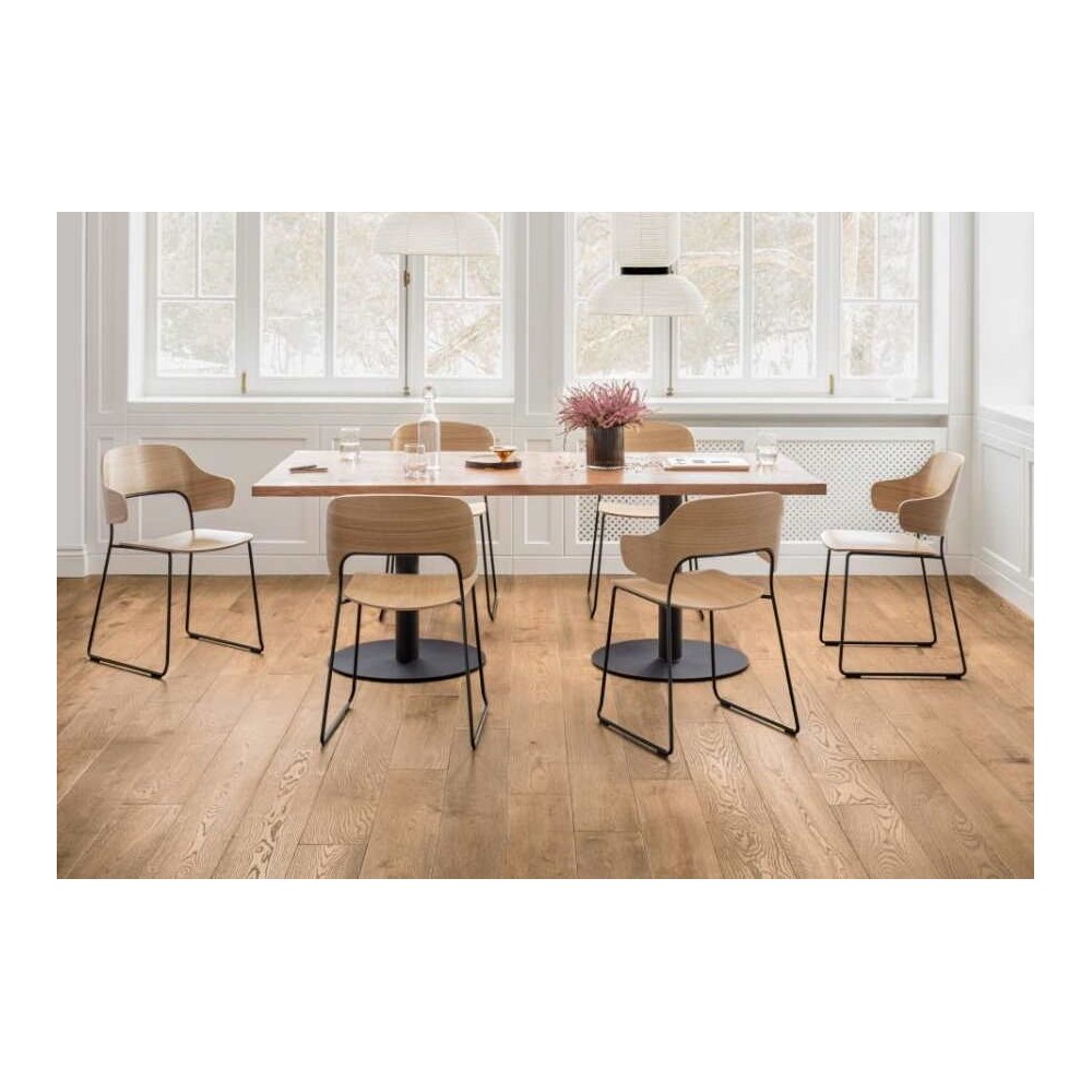 Chaise ALFI, en ambiance salle de réunion.