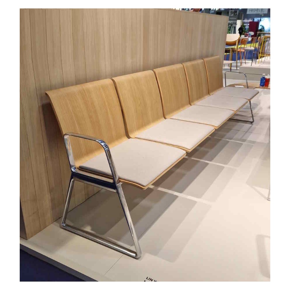 LINE-WOOD, chêne naturel et placet d'assise, piètement et accoudoirs chromés
