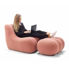 EMEKI : position relax avec une chauffeuse et un repose pieds
