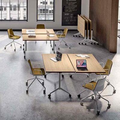 Table abattante POP-UP, idéale pour une configuration changeante
