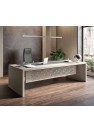 Bureau droit e-10, finition Orme gris. Voile de fond design "percé" en option